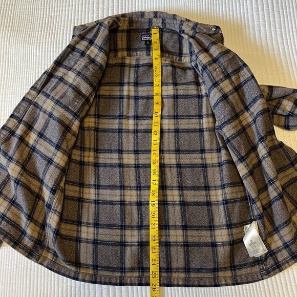 Patagonia Men's Fjord Flannel Shirt - Picture 4 of 9